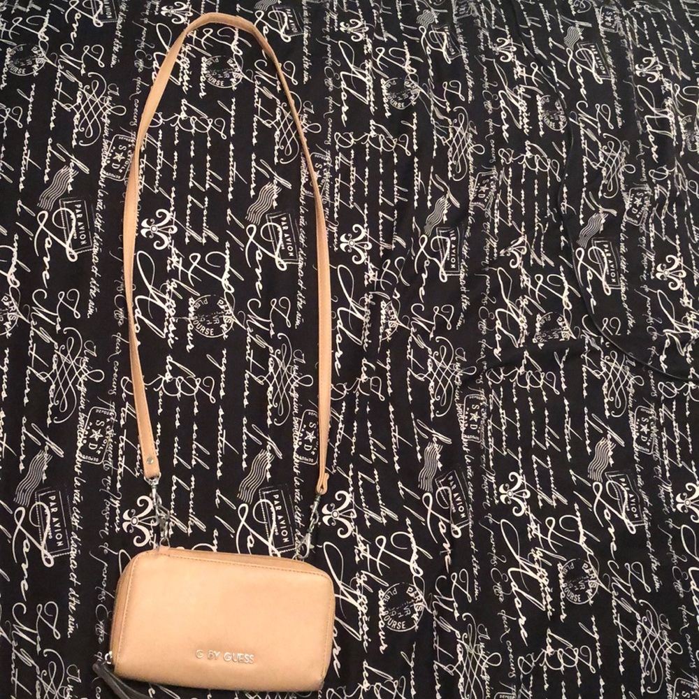 This is a guess purse it has never been worn